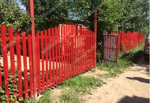 Забор евроштакетник горокой в Химках цвет рубин